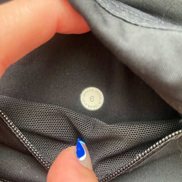 Lululemon black shorts - Picture 3 of 3